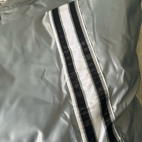 Starter Mens Los Angeles Kings LA Varsity Satin Full Snap Jacket Coat 2XL XXL - Picture 3 of 5